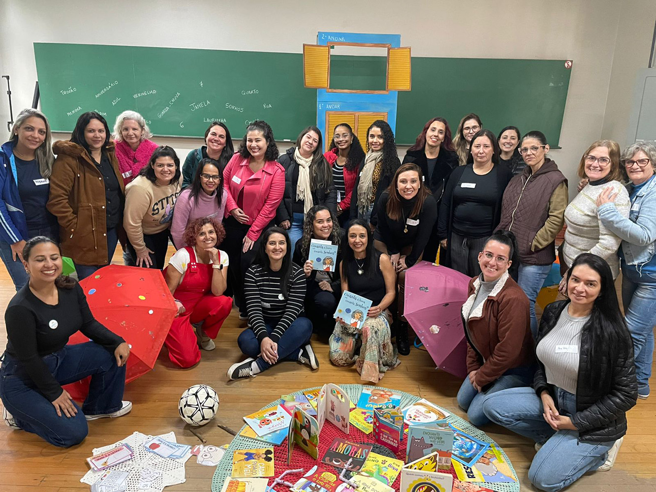 A escritora Valquiria Leão participa de Oficina de letramento linguistico em Viamão RS 