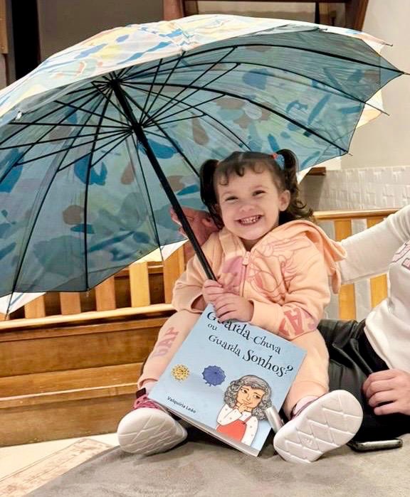 Foto de um leitor do livro Guarda-chuva ou guarda sonhos?